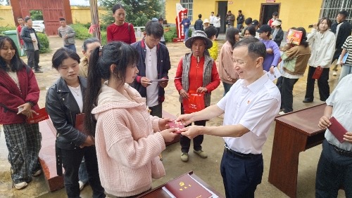 鳄鱼配资 山海不负！49名学子受表彰，十年帮扶结硕果