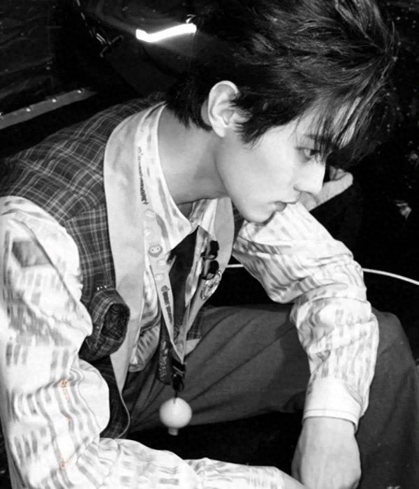 兴泊证券 许凯事件升级，知名制片人曝许凯新剧被换角色，称于正已经认怂了